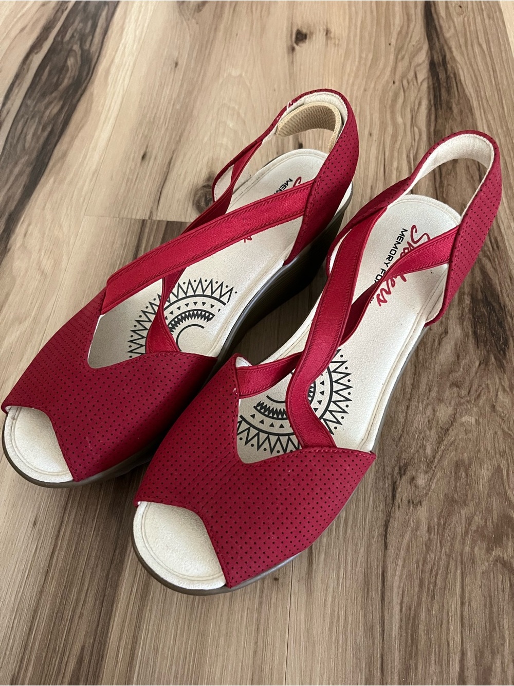 Skechers Women's Parallel Piaz za Red Peep-Toe Wedge Slingback Sandals – Size 8.